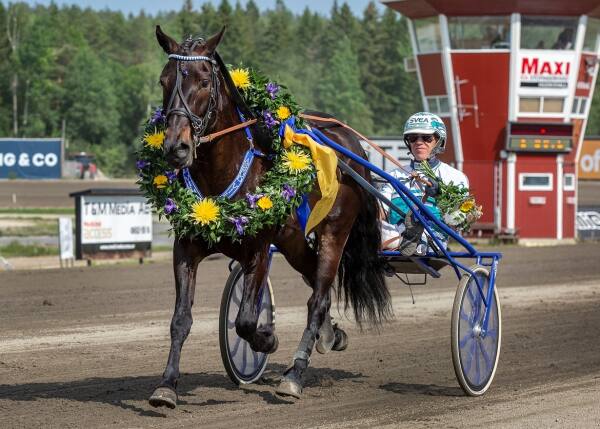 Åsrud Vilja og stallvenninnen i kamp om 100 000