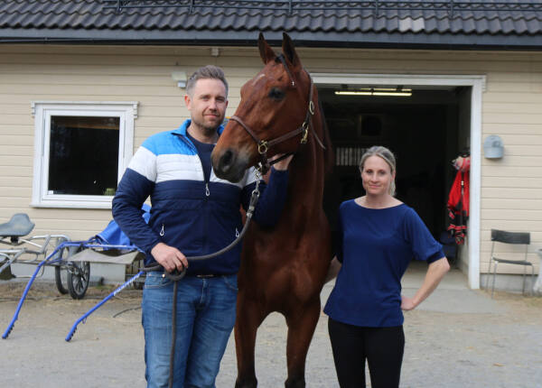 Karin Hauge tar med seg tre hester på langtur